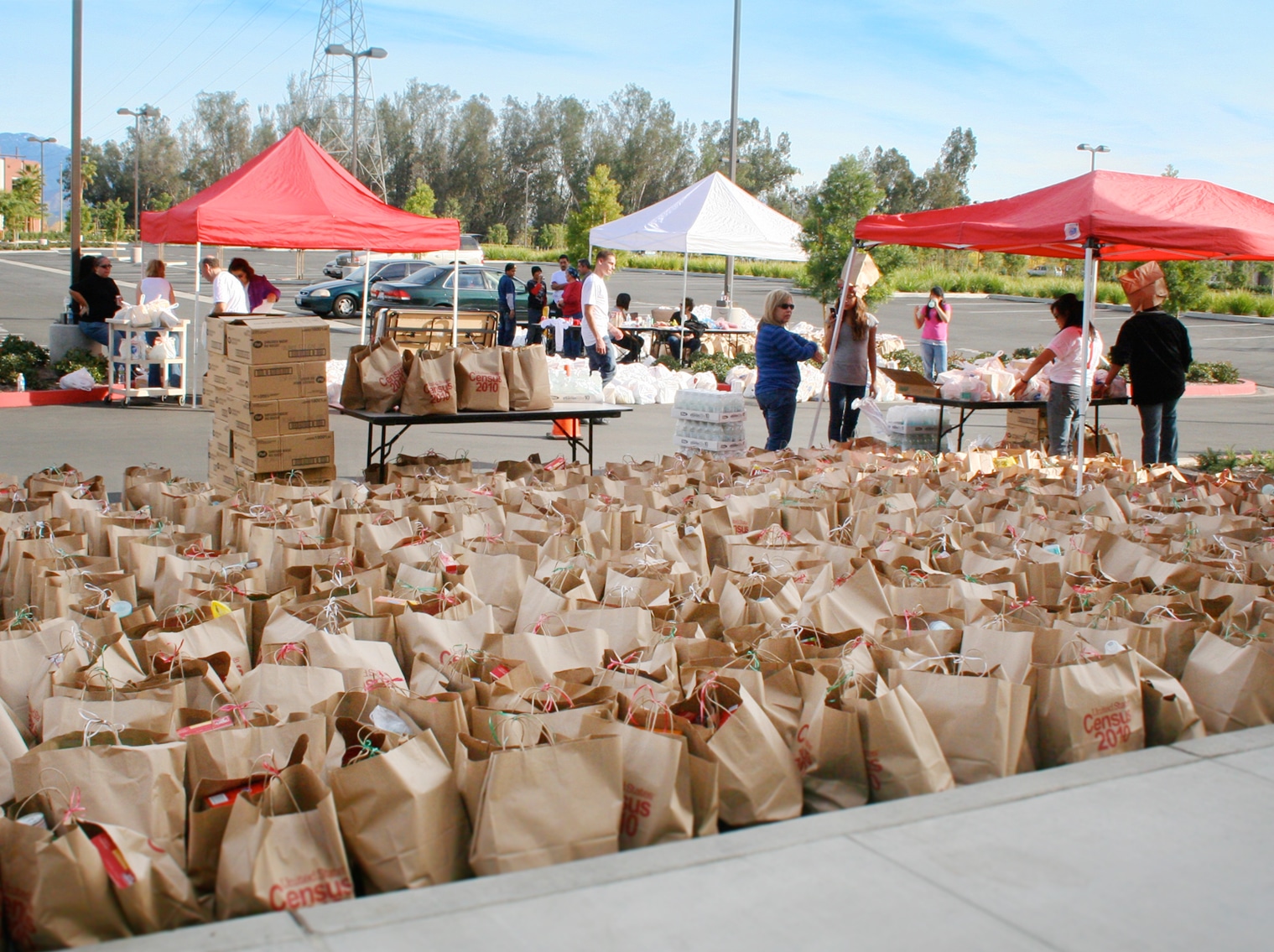 Allen Lund Company’s 16th Year with Navidad en el Barrio